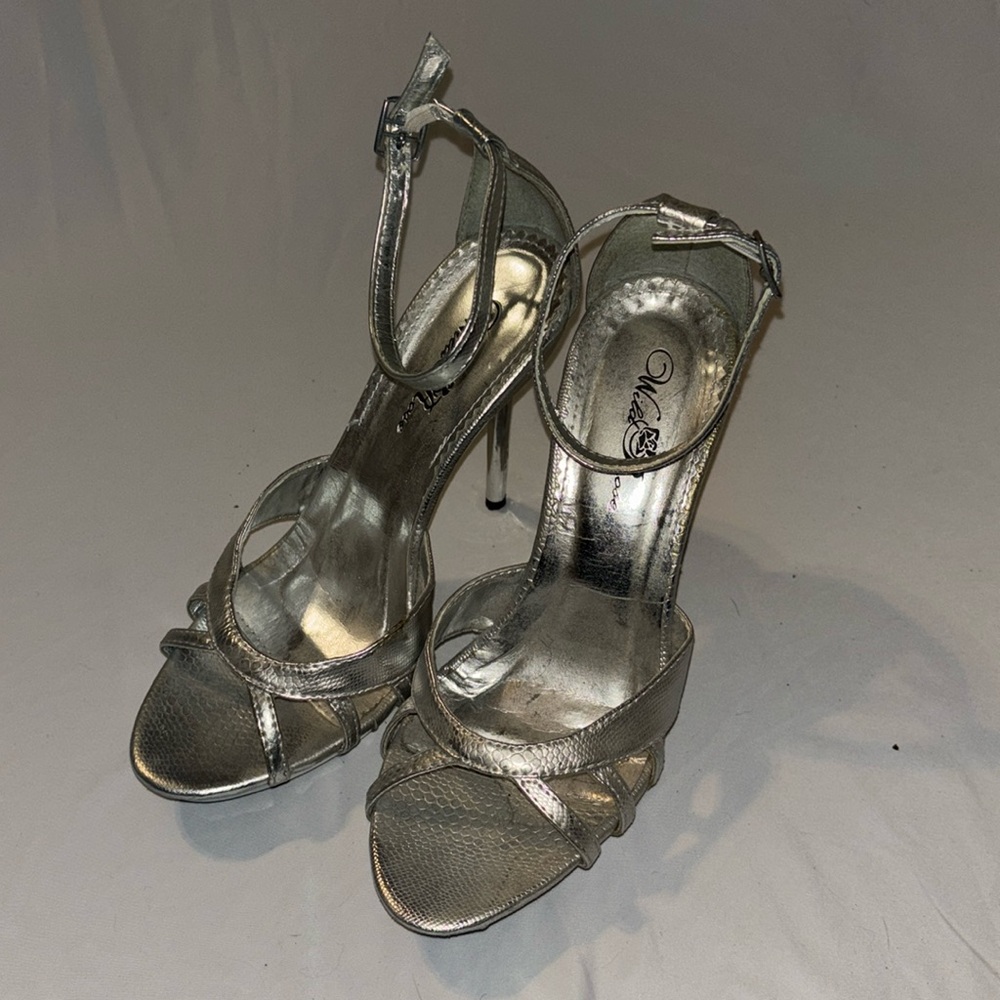 cute silver stiletto heels!